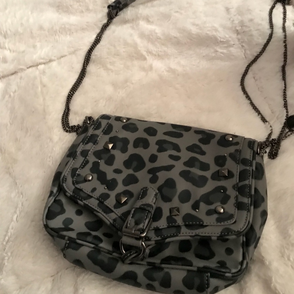 R&Em leather purse. Leopard & chain handle detail.